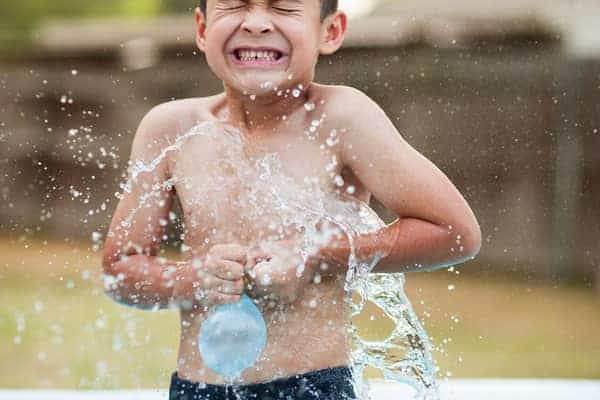  Çocuklar İçin 30 Harika Su Oyunu ve Aktivitesi