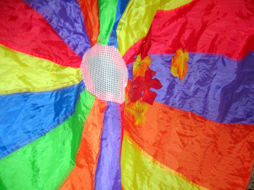  30 Lojëra argëtuese me parashutë për fëmijë